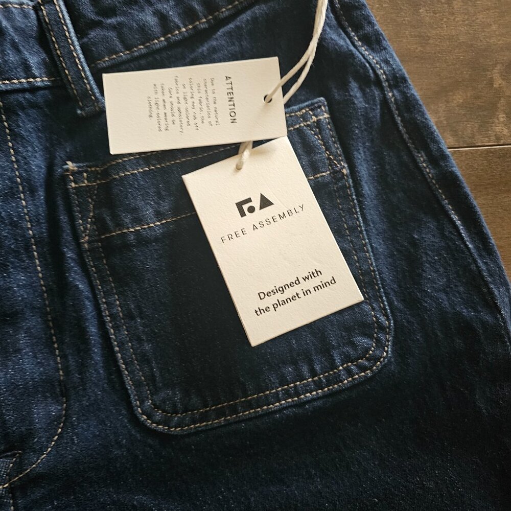 NWT Free Assembly's Women's Wide Leg Jeans with Patch Pockets Size 8 - Picture 6 of 6